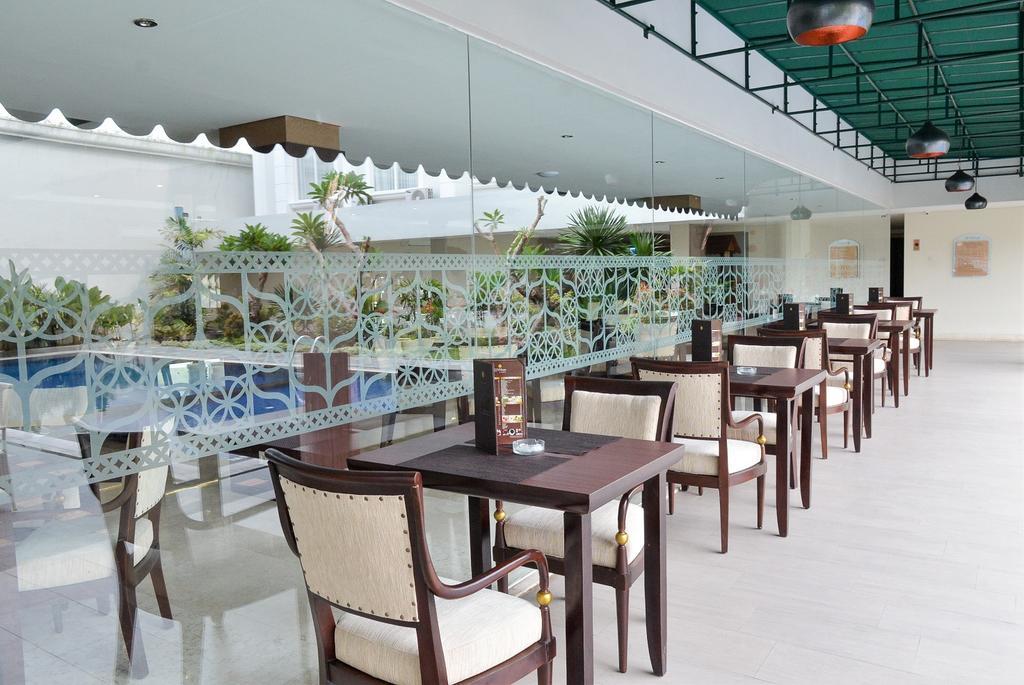 Lynn Hotel By Horison Yogyakarta Exterior foto