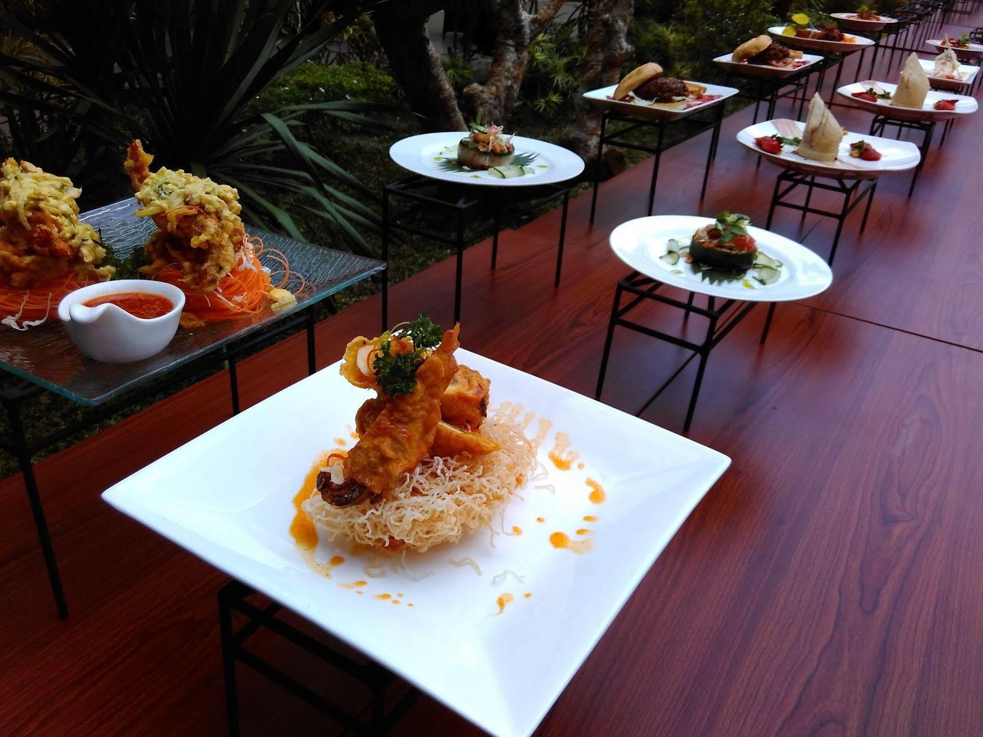 Lynn Hotel By Horison Yogyakarta Exterior foto
