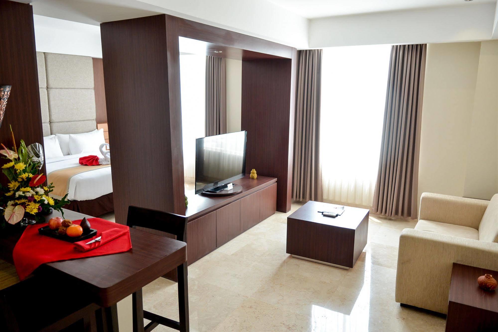 Lynn Hotel By Horison Yogyakarta Exterior foto