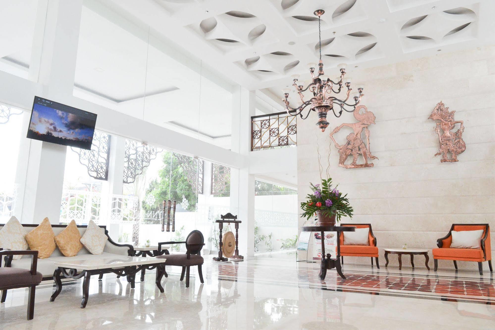 Lynn Hotel By Horison Yogyakarta Exterior foto