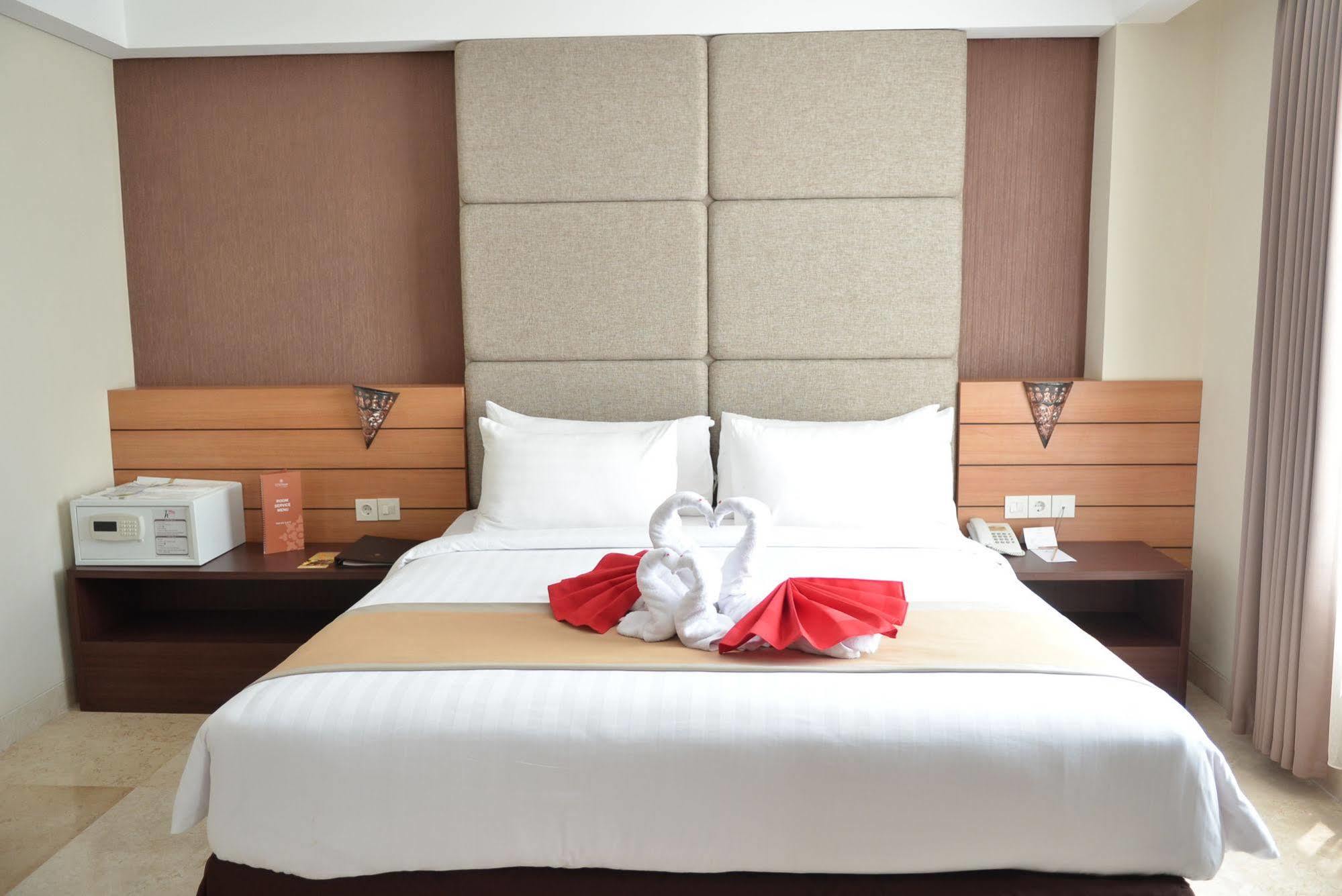 Lynn Hotel By Horison Yogyakarta Exterior foto