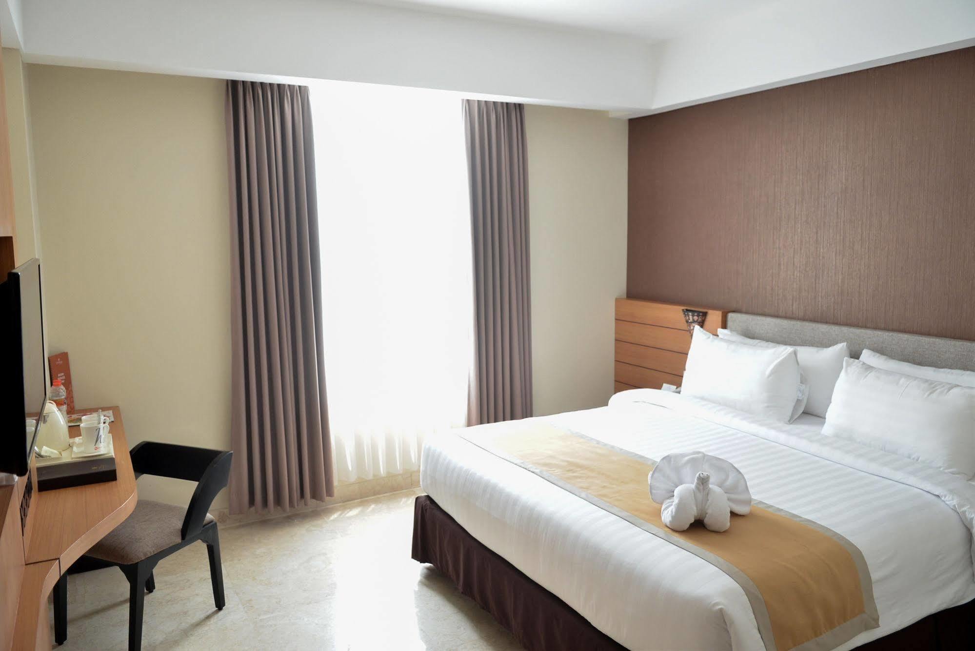 Lynn Hotel By Horison Yogyakarta Exterior foto